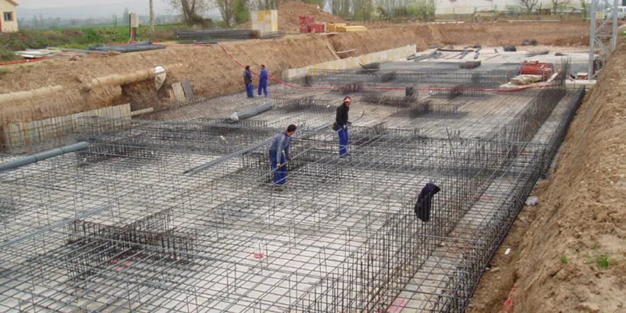 Diseño de Cimentaciones Superficiales en Alto Hospicio: Suelo Salino y Sismicidad
