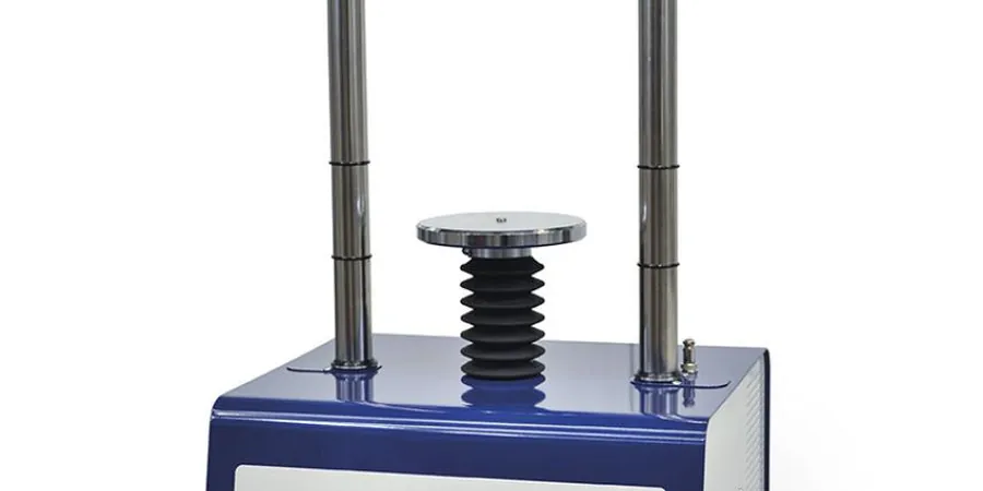 Ensayo Triaxial de Suelos en Alto Hospicio: Parámetros de Resistencia para Cimentaciones en Suelos Salinos