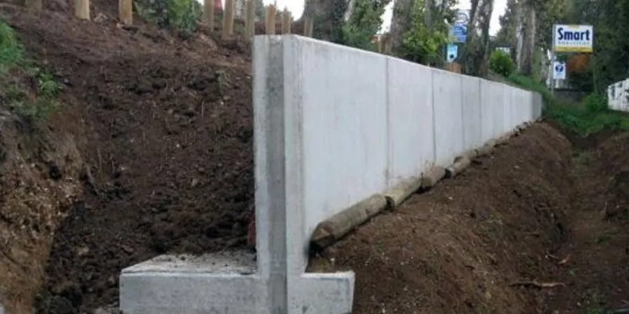 Diseño de Muros de Contención en Alto Hospicio: Estabilidad en Suelos Salinos y Taludes Urbanos
